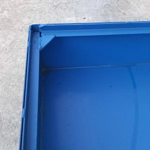 Detalle de cubeta colectora para fondo de estantería