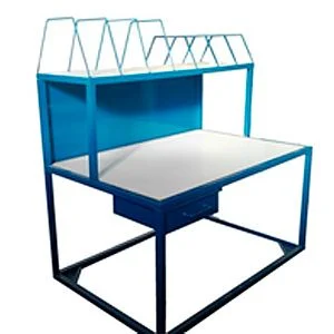 Mesa de trabajo para picking con separadores y cajón, fabricada por Carros PF