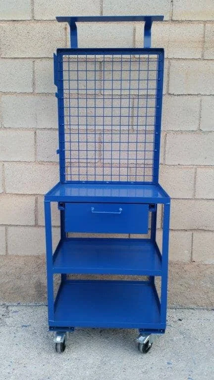 Mesa de trabajo metálica con ruedas