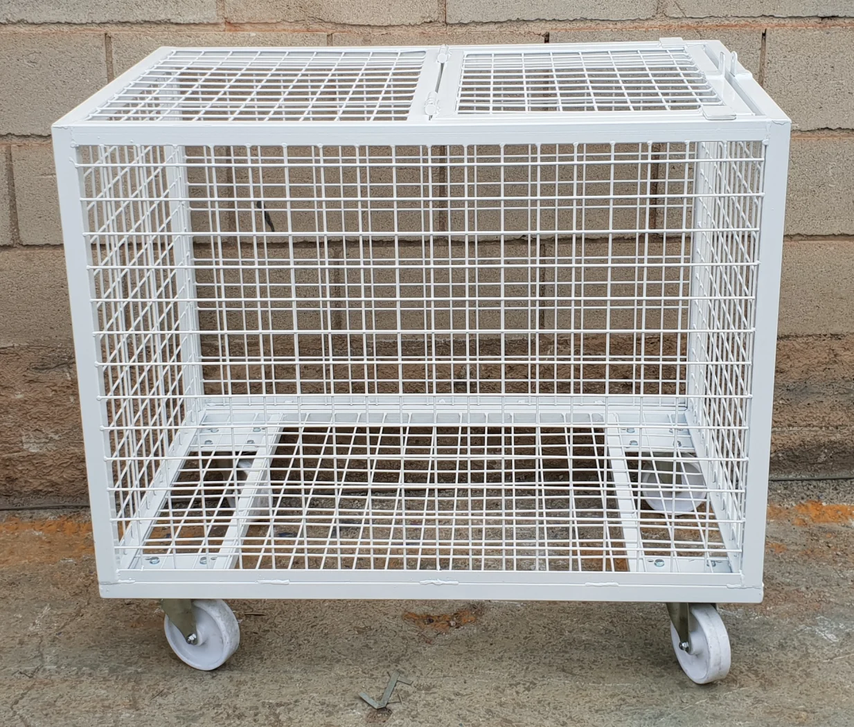 Carro polideportivo para almacenamiento y transporte de material deportivo